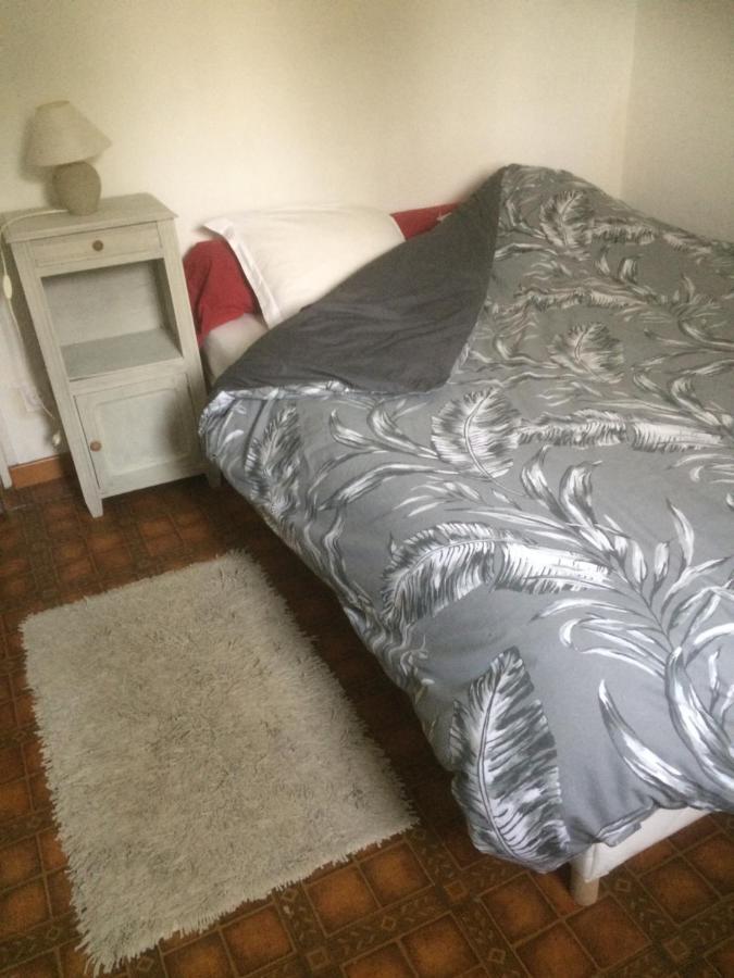 Maison Marylene Possibilite De Louer 2 Chambres Et Un Lit 1Place Supplementaire Ici C'Est Calme Et Simple Entretien Et Petit Dejeuner A Regler Sur Place Vous Gagnez 16 Pour-Cent Givry  Luaran gambar