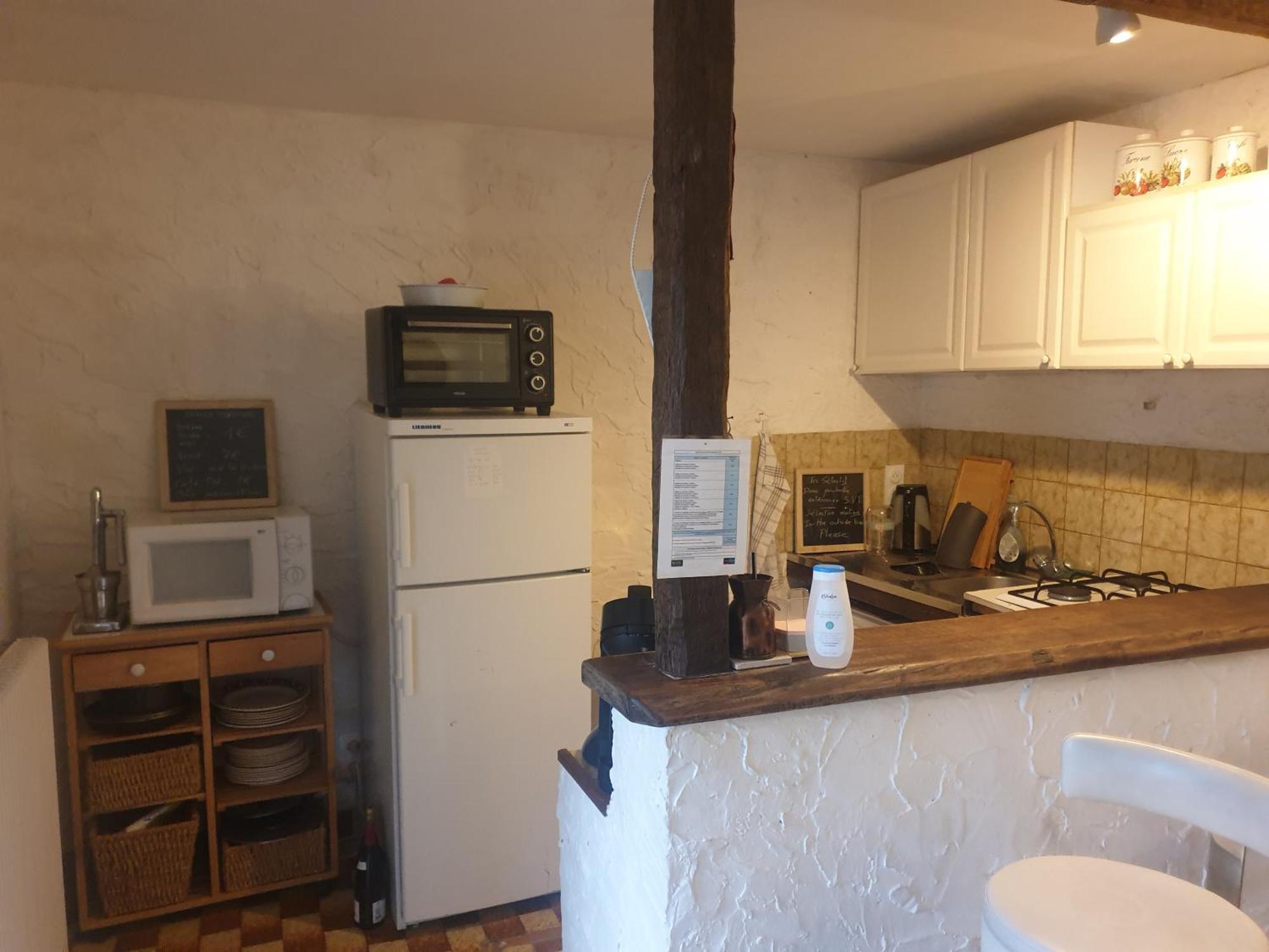 Maison Marylene Possibilite De Louer 2 Chambres Et Un Lit 1Place Supplementaire Ici C'Est Calme Et Simple Entretien Et Petit Dejeuner A Regler Sur Place Vous Gagnez 16 Pour-Cent Givry  Bilik gambar